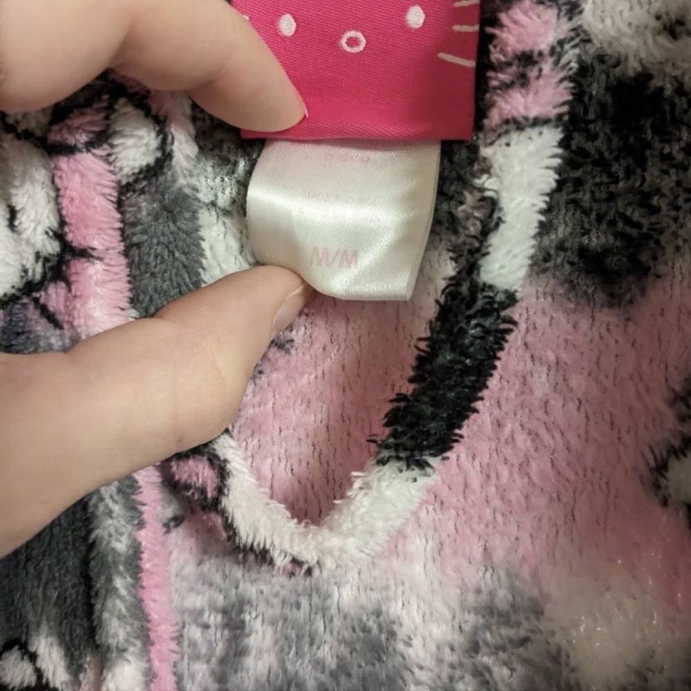 Hello Kitty Robe - Picture 3 of 3